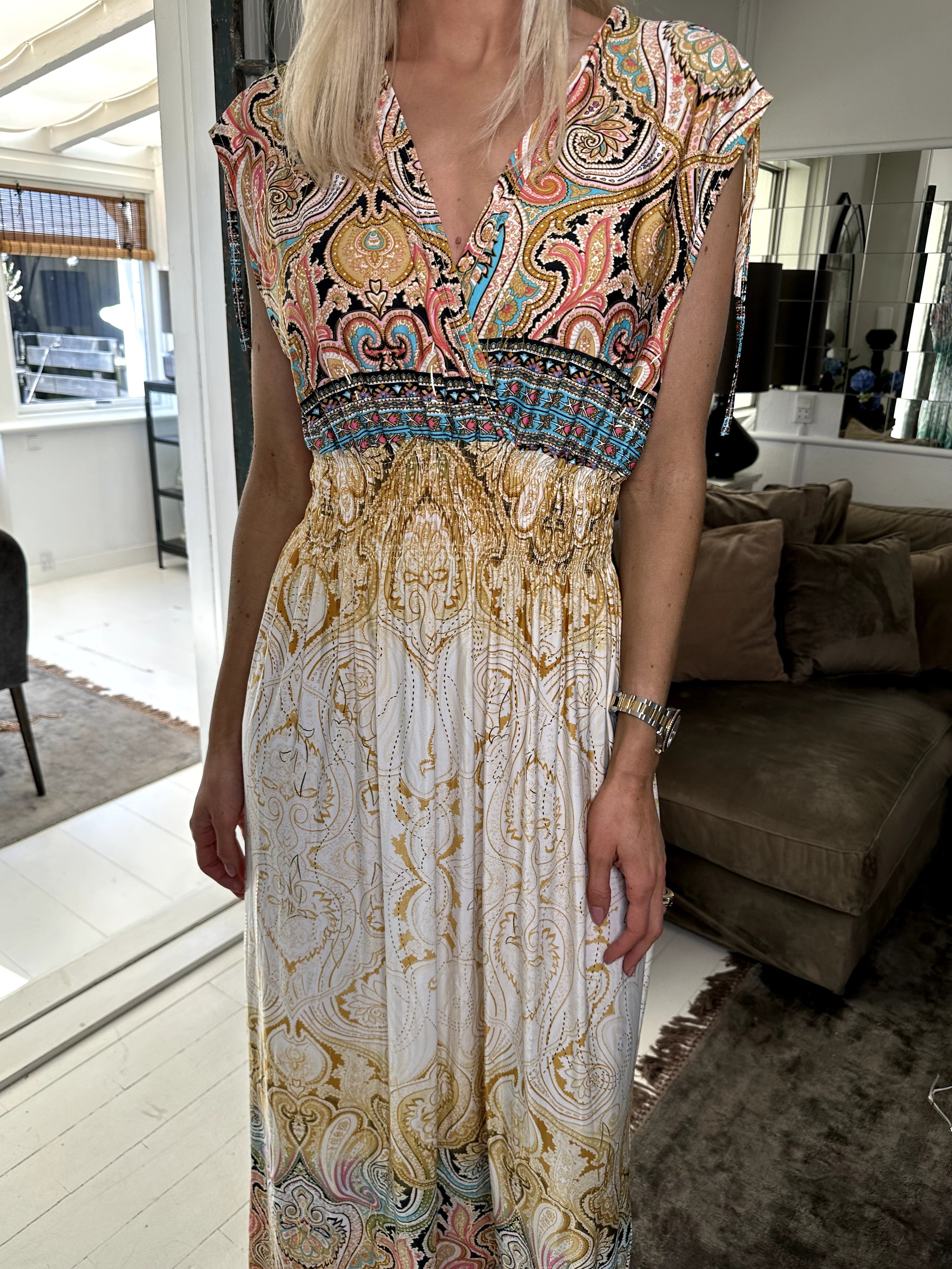 Pams Sleeveless - Lång elastisk klänning i skrynkelfritt material